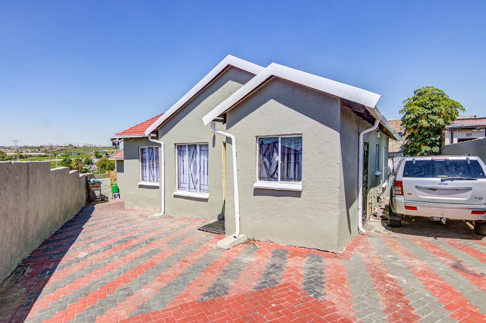 3 Bedroom House in Klipfontein View