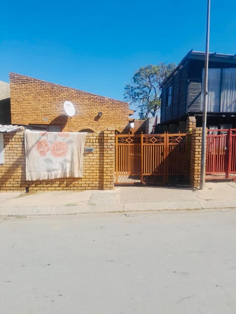 3 Bedroom House in Meadowlands