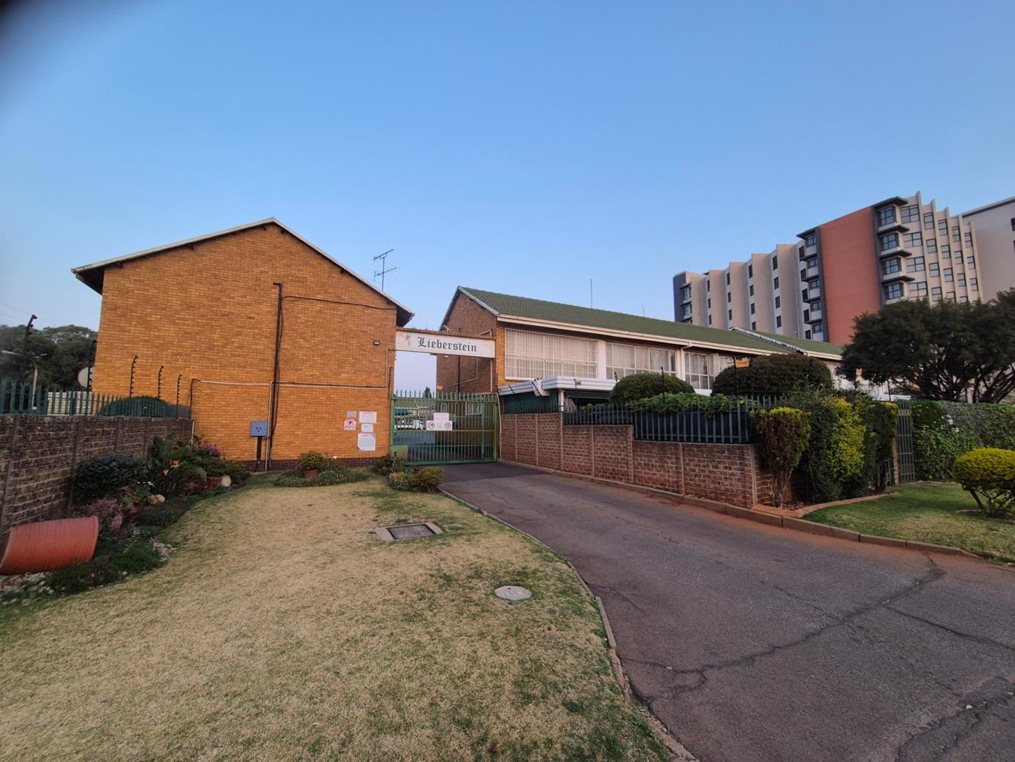 2 Bedroom Duplex in Rhodesfield