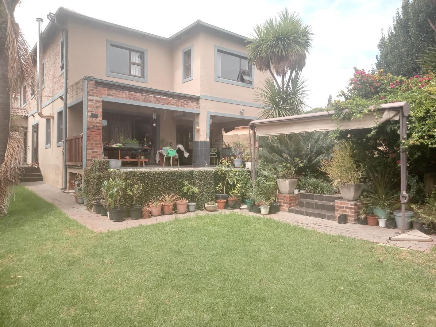 4 Bedroom House in Kensington