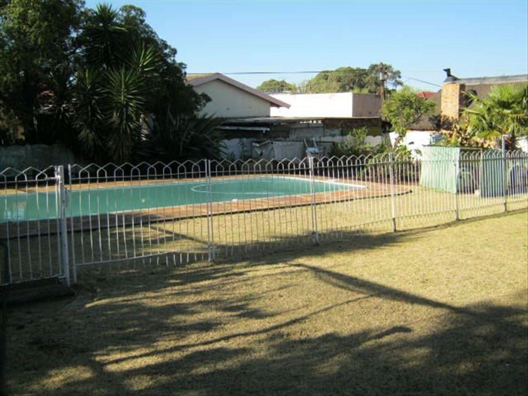 3 Bedroom House in Rhodesfield