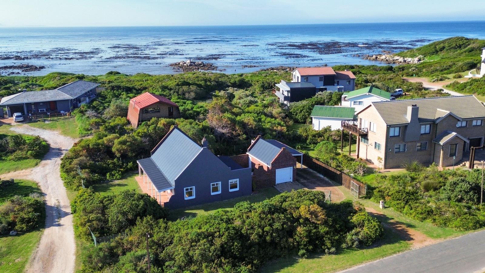 4 Bedroom House in Bettys Bay