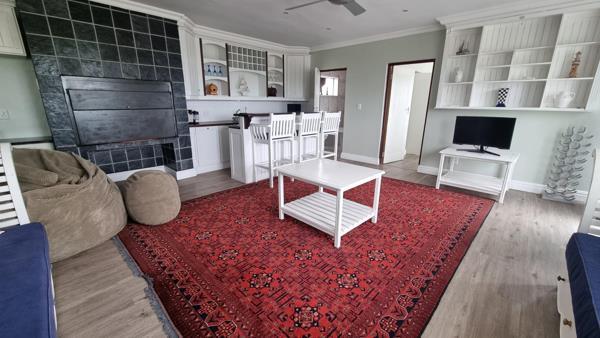 6 Bedroom House in Struisbaai