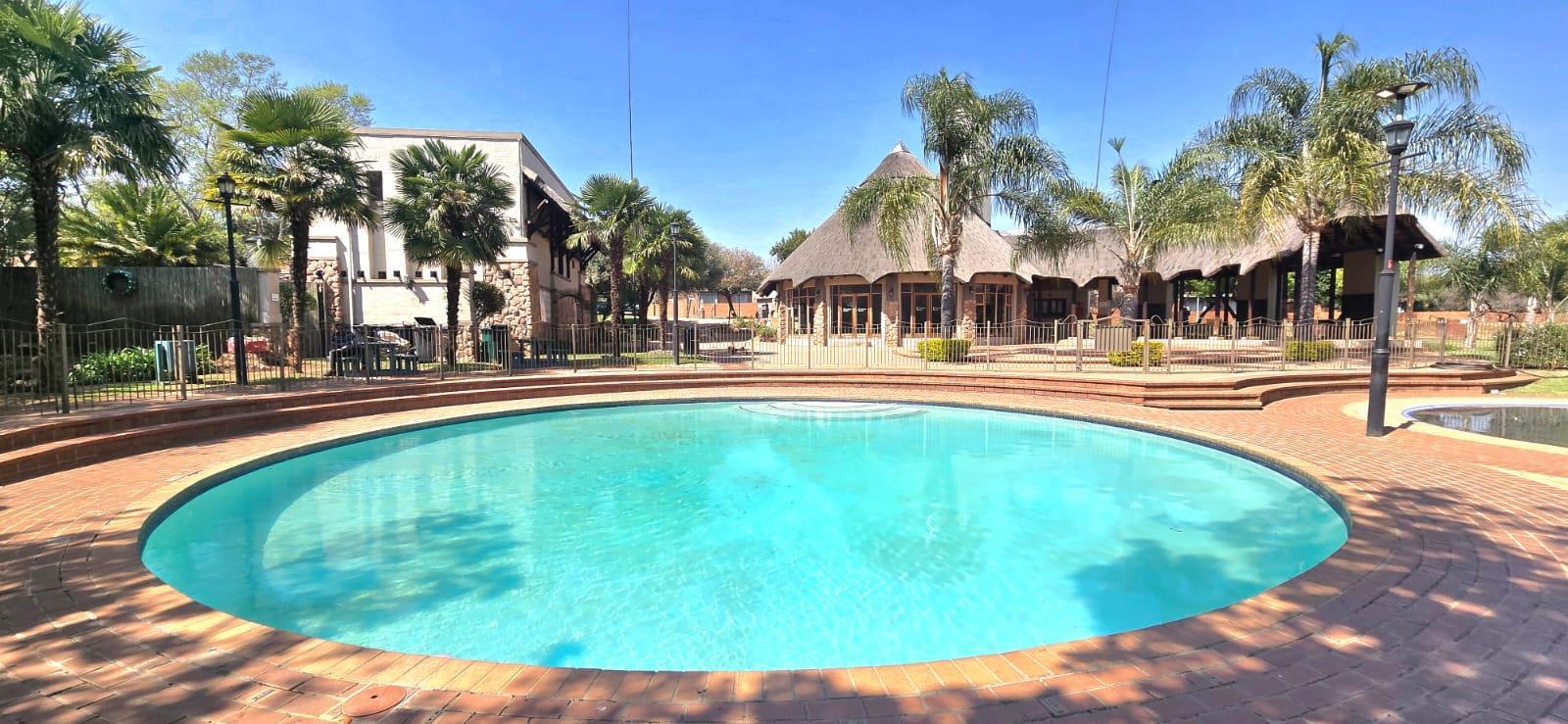 2 Bedroom Apartment in Mooikloof Ridge