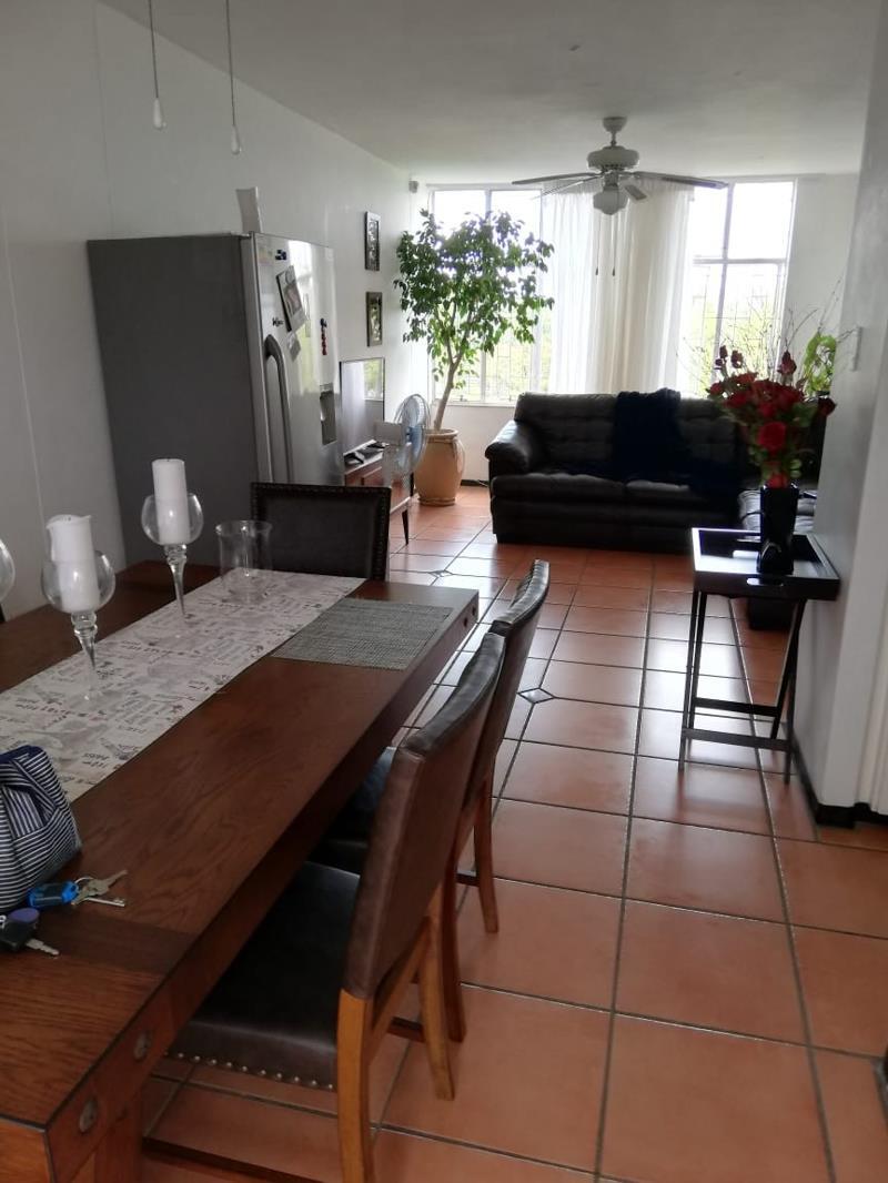 1 Bedroom Flat in Queenswood