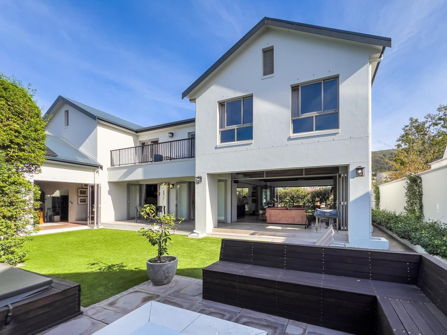 4 Bedroom House in Paarl Central East