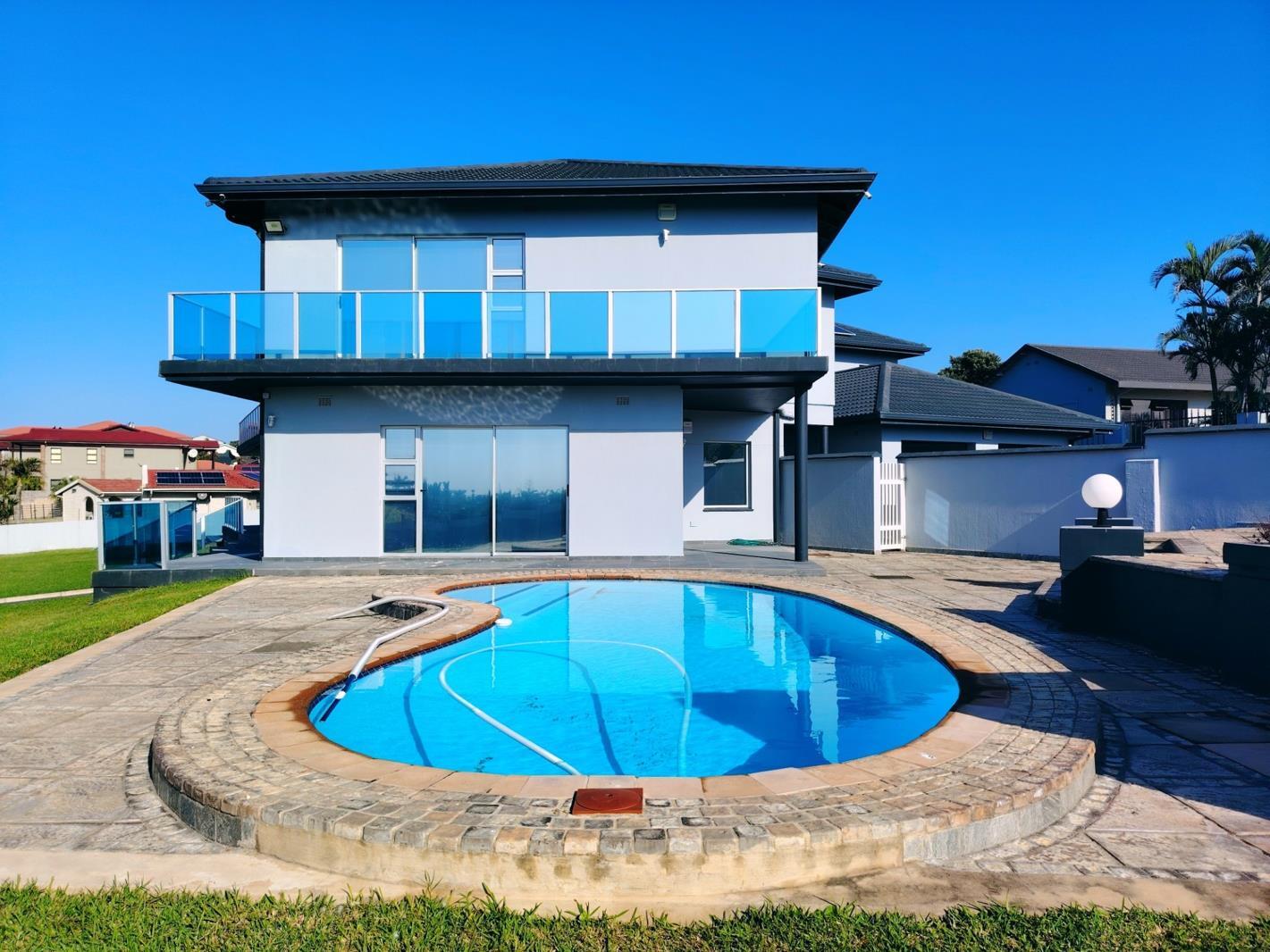 6 Bedroom House in Manaba Beach