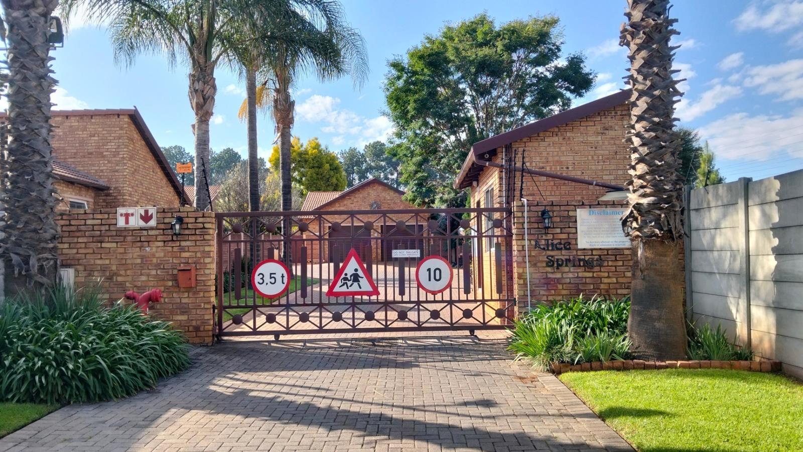 2 Bedroom Townhouse in Eagle Canyon Golf Estate