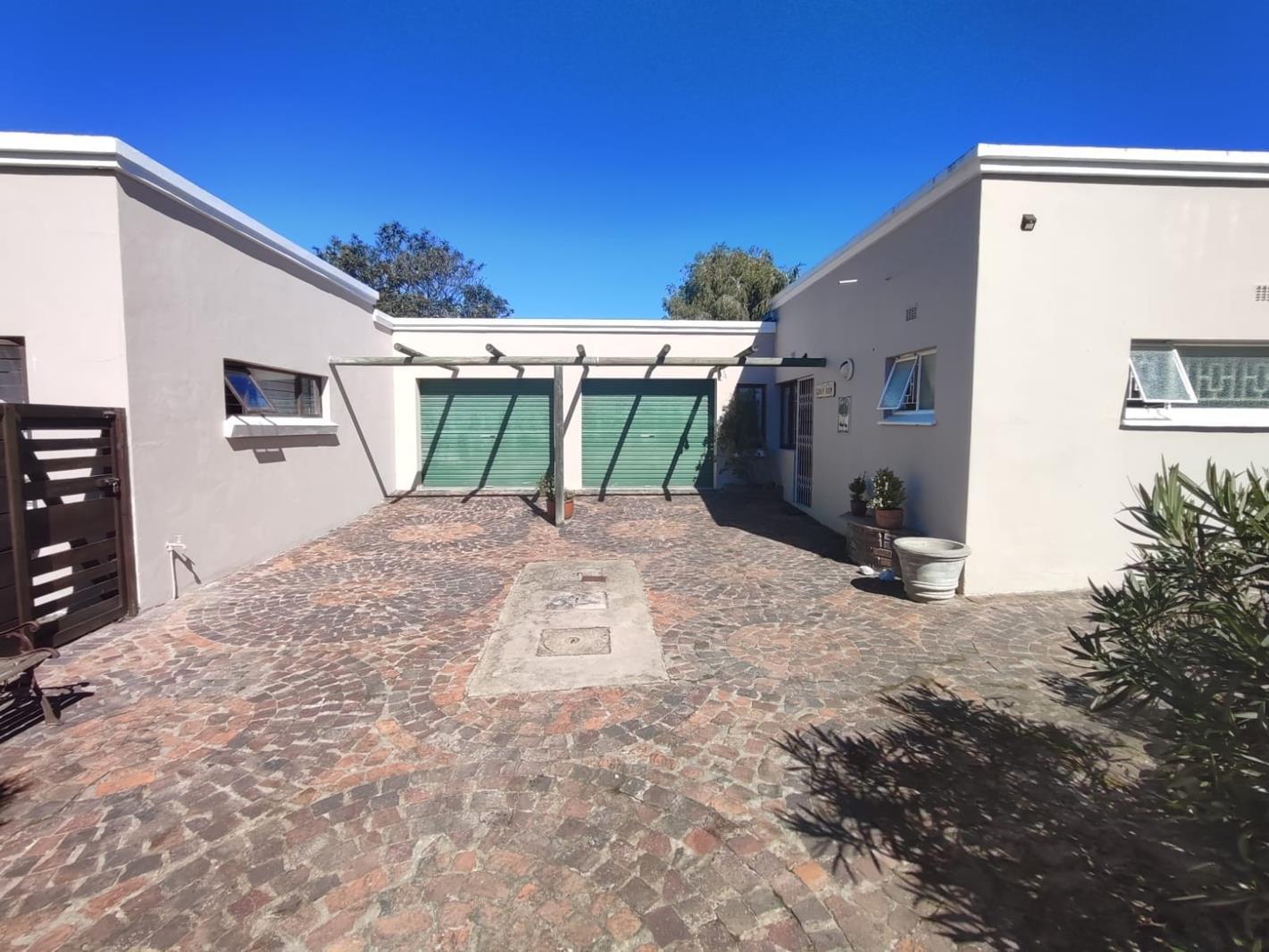 5 Bedroom House in The Island