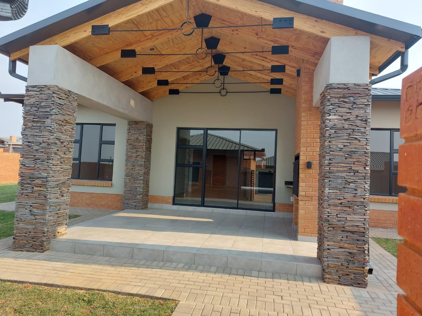 3 Bedroom Simplex in Six Fountains Estate