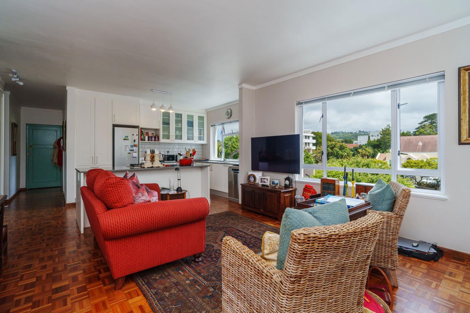 3 Bedroom Apartment in Claremont Upper
