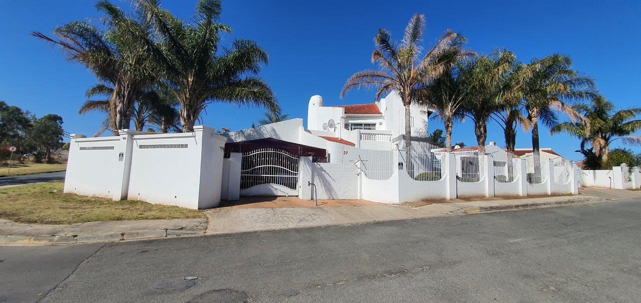 4 Bedroom House in King Williams Town (Qonce) Central