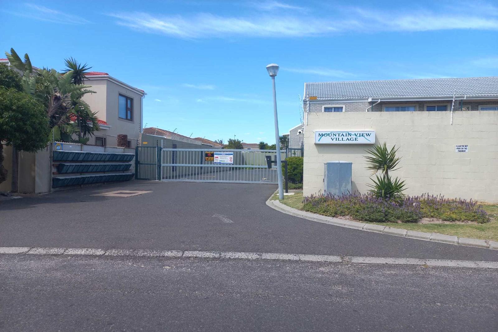 2 Bedroom Apartment in West Beach
