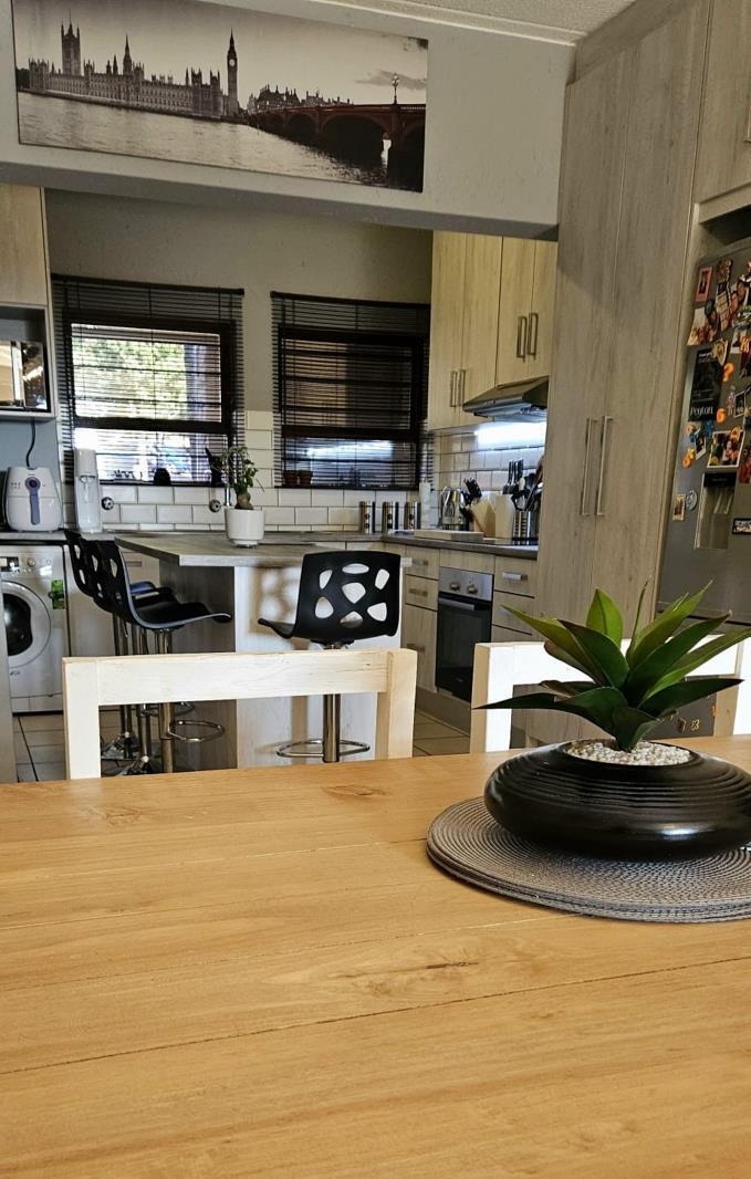 2 Bedroom Apartment in Douglasdale