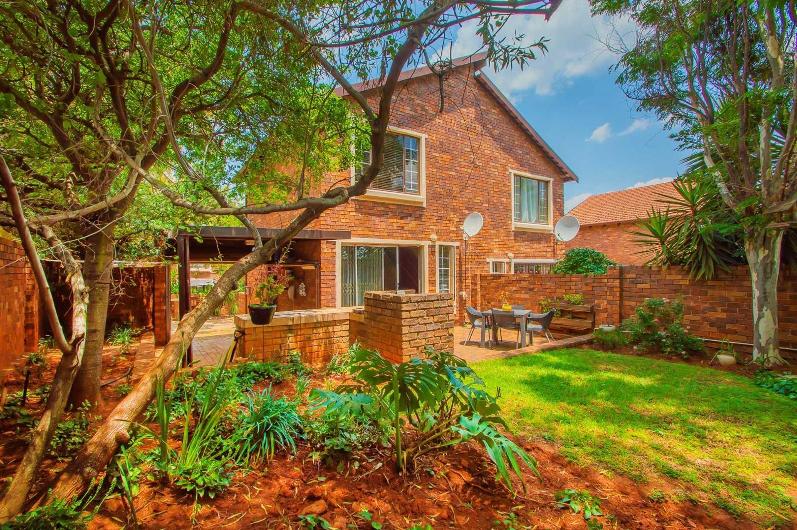 2 Bedroom Townhouse in Wilgeheuwel