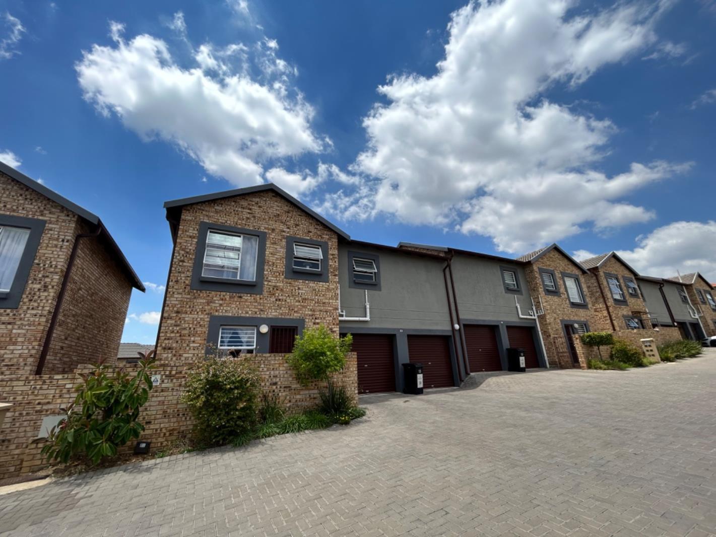 3 Bedroom Townhouse in Wilgeheuwel