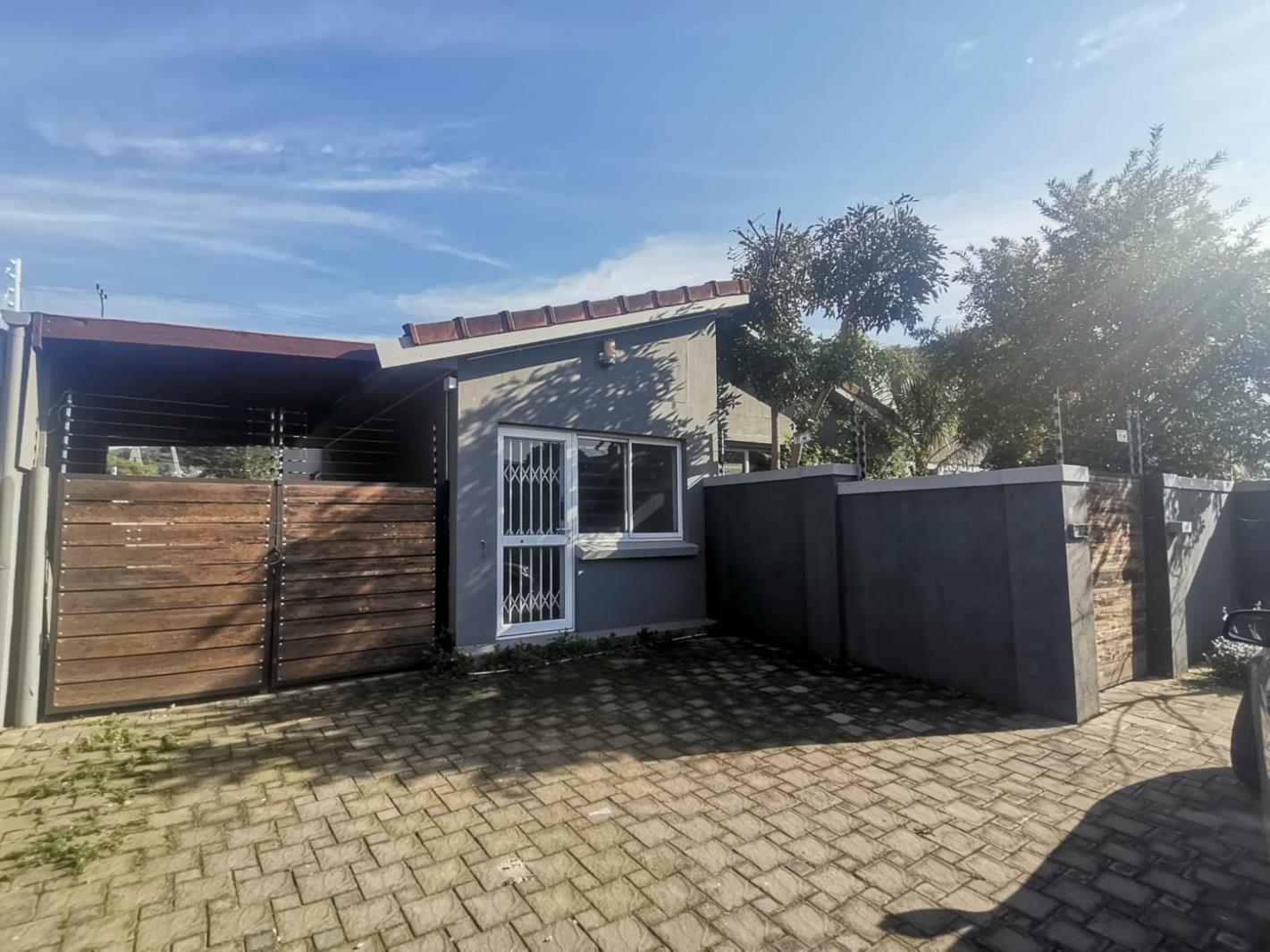 4 Bedroom House in De Zoete Inval