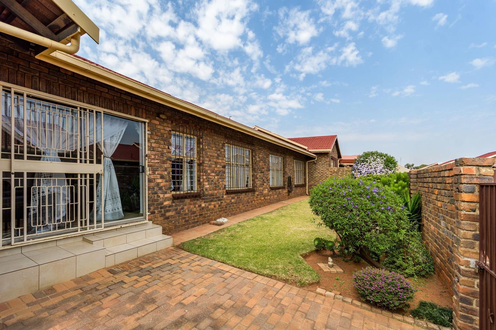 3 Bedroom Apartment in Birchleigh North