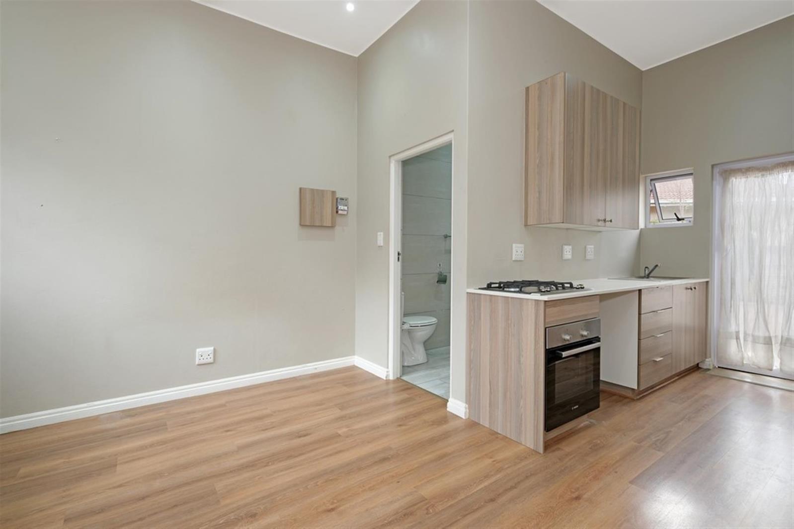 1 Bedroom Garden Cottage in Linden