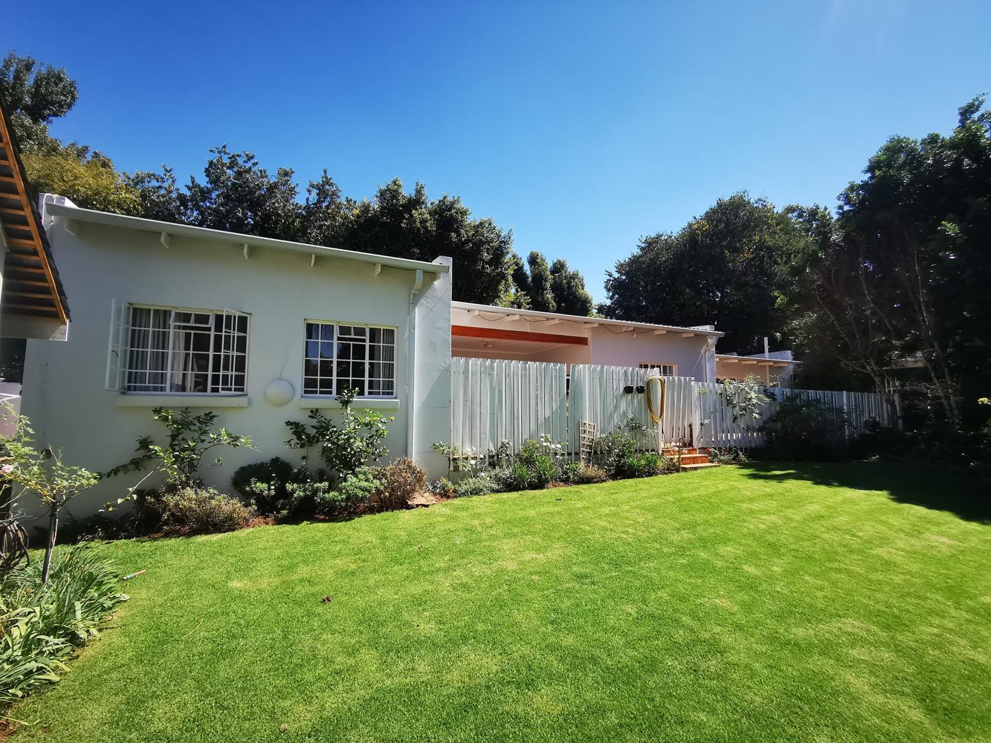 2 Bedroom Garden Cottage in Atholl