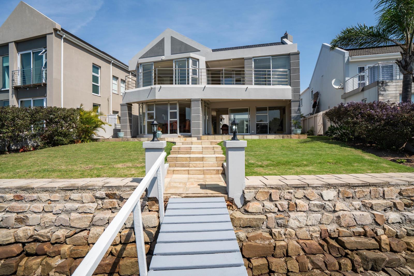 6 Bedroom House in Royal Alfred Marina
