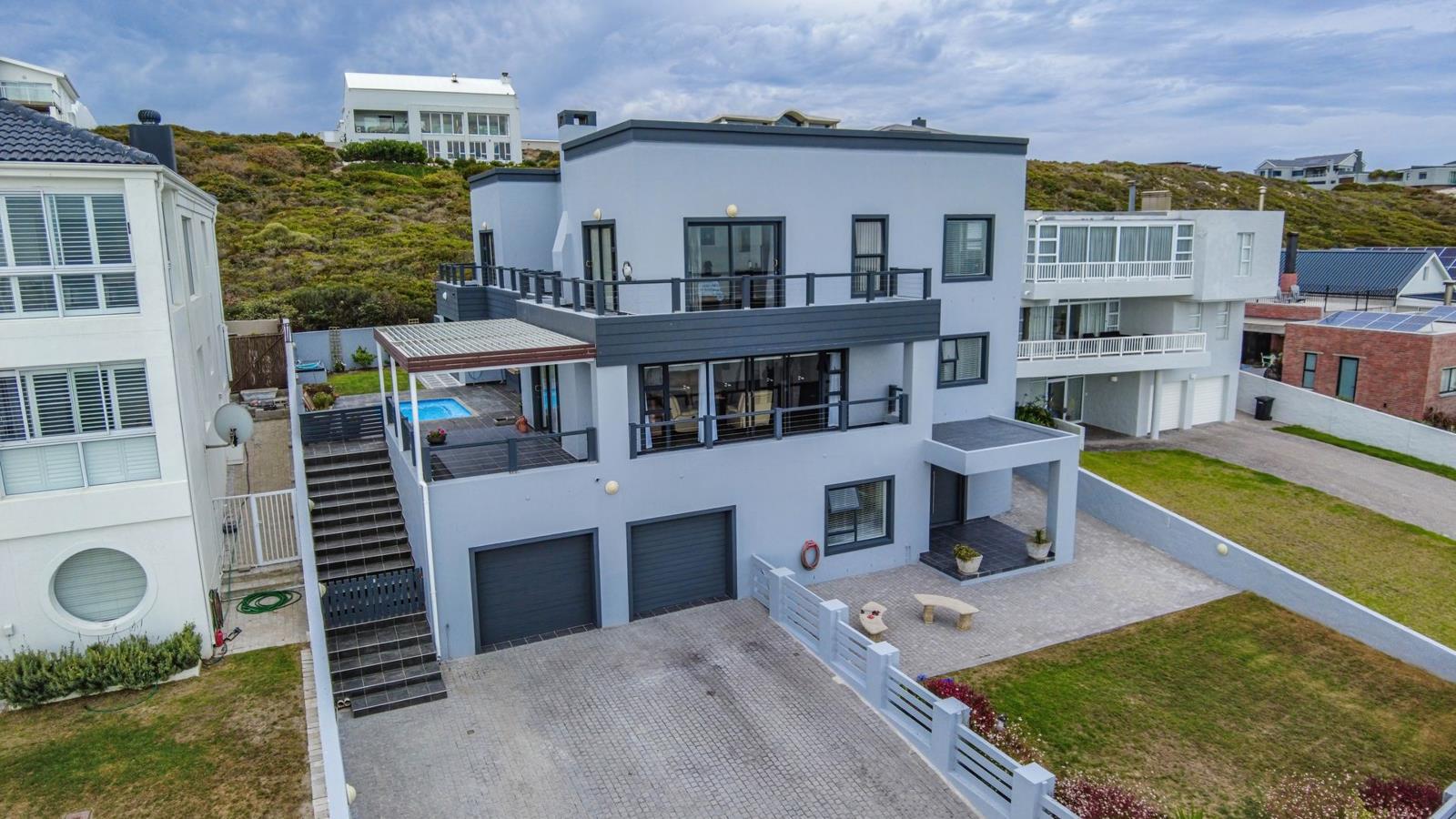 5 Bedroom House in Yzerfontein