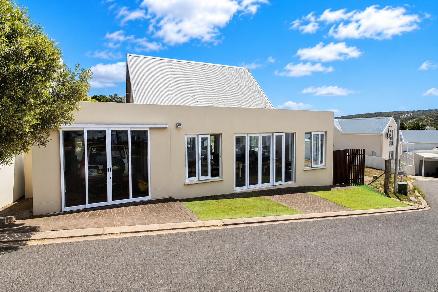 4 Bedroom House in Stilbaai Wes