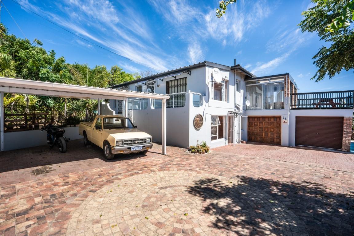 5 Bedroom House in West Bank