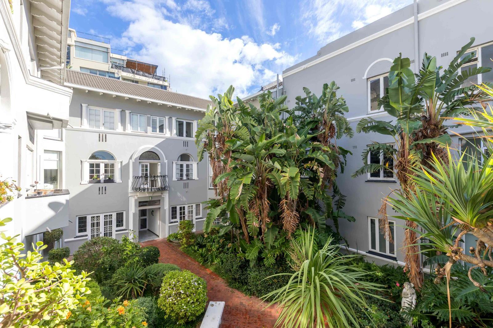 2 Bedroom Apartment in Sea Point