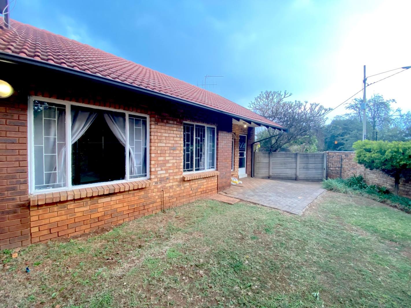 2 Bedroom Townhouse in Die Hoewes