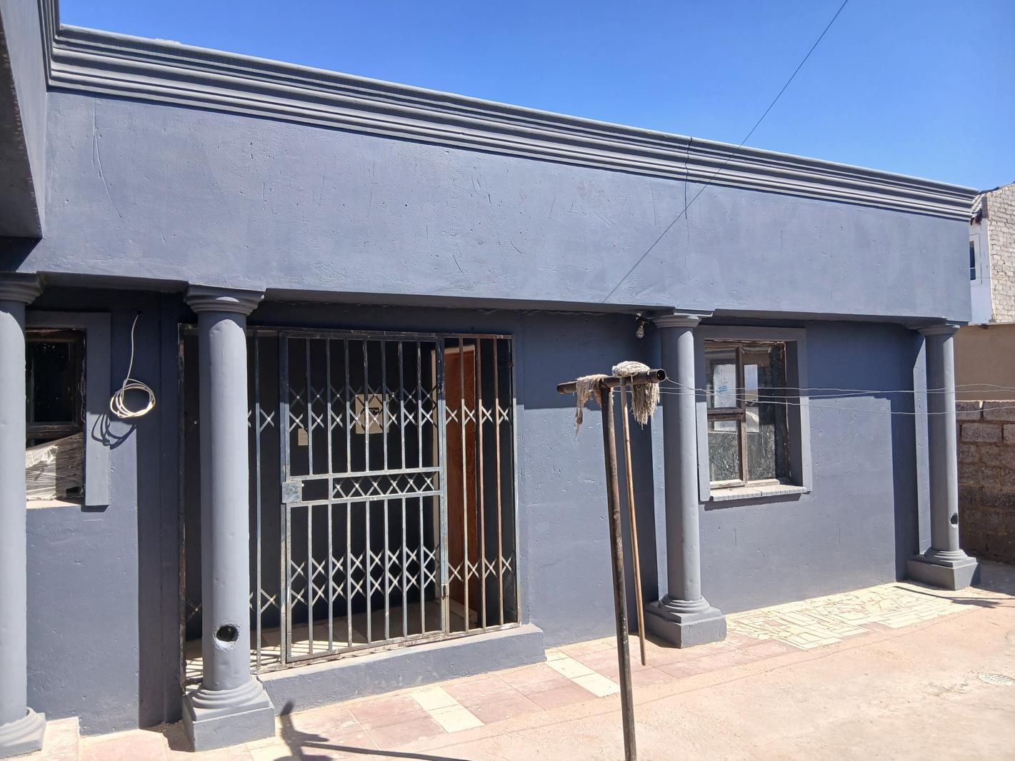 Bachelor apartment in Protea Glen