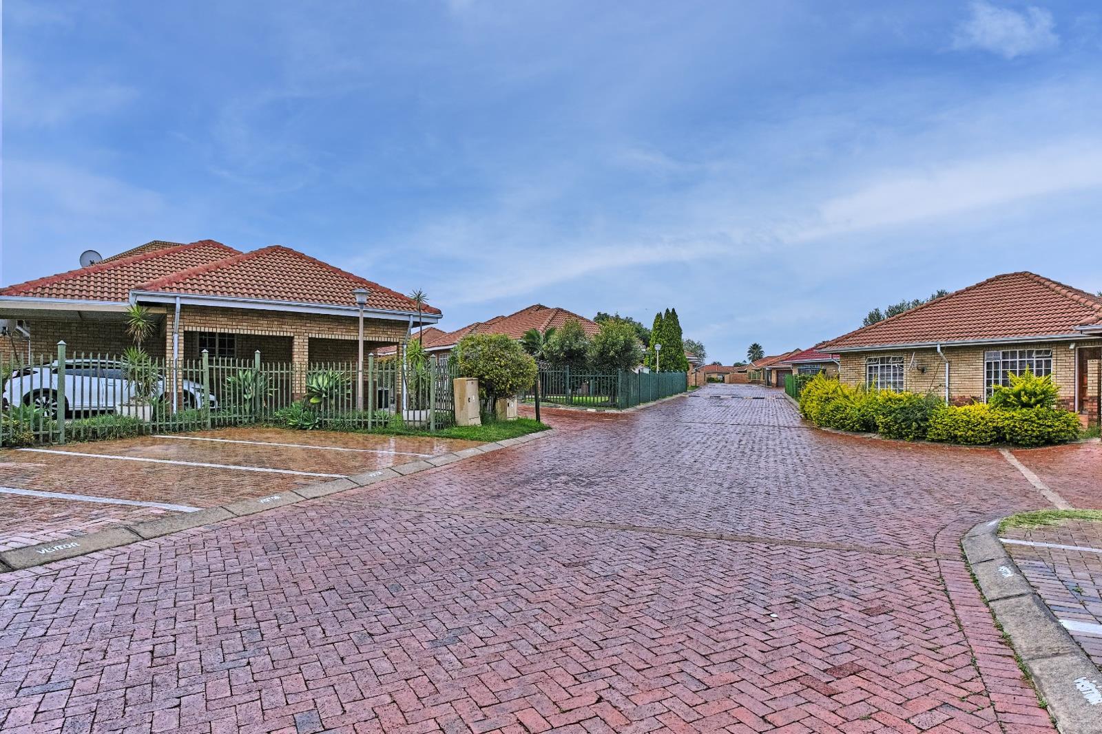 3 Bedroom House in Noordwyk