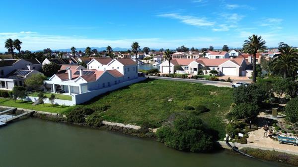 958 m² Land available in Port Owen