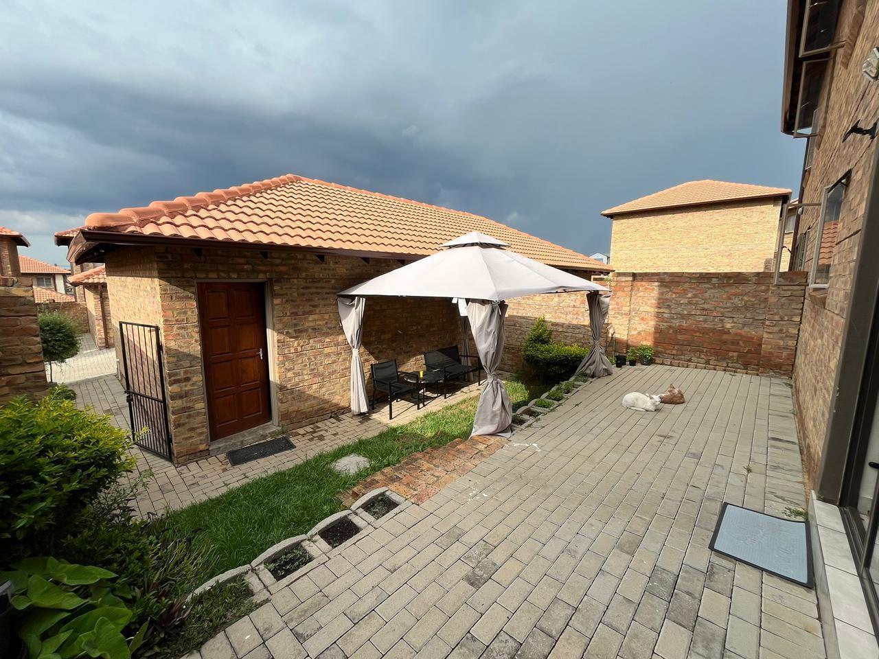 3 Bedroom House in Rooihuiskraal North
