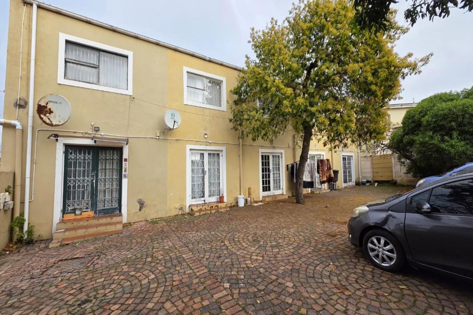 2 Bedroom House in Grahamstown (Makhanda) Central