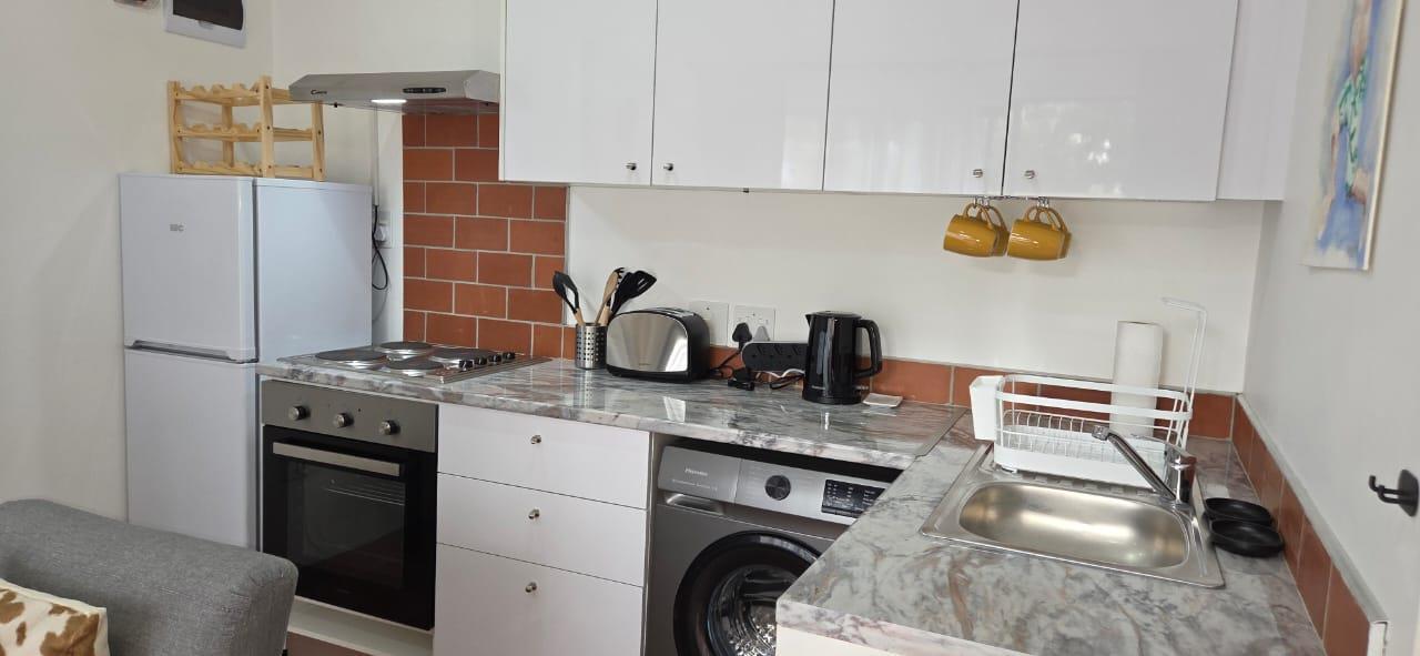 1 Bedroom Garden Cottage in Penzance Estate