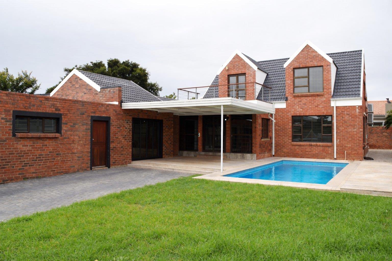 4 Bedroom House in Jeffreys Bay Central