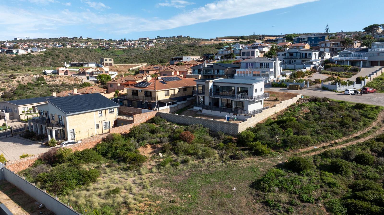 896 m² Land available in De Bakke