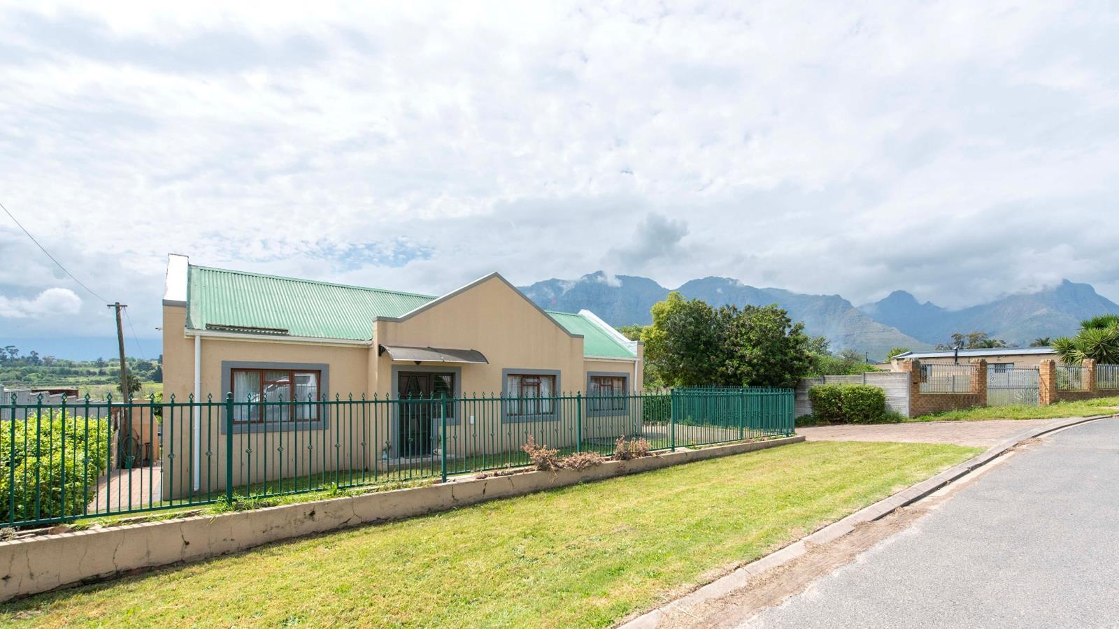 2 Bedroom House in Jamestown