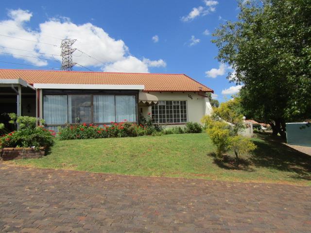 2 Bedroom House in Helderkruin