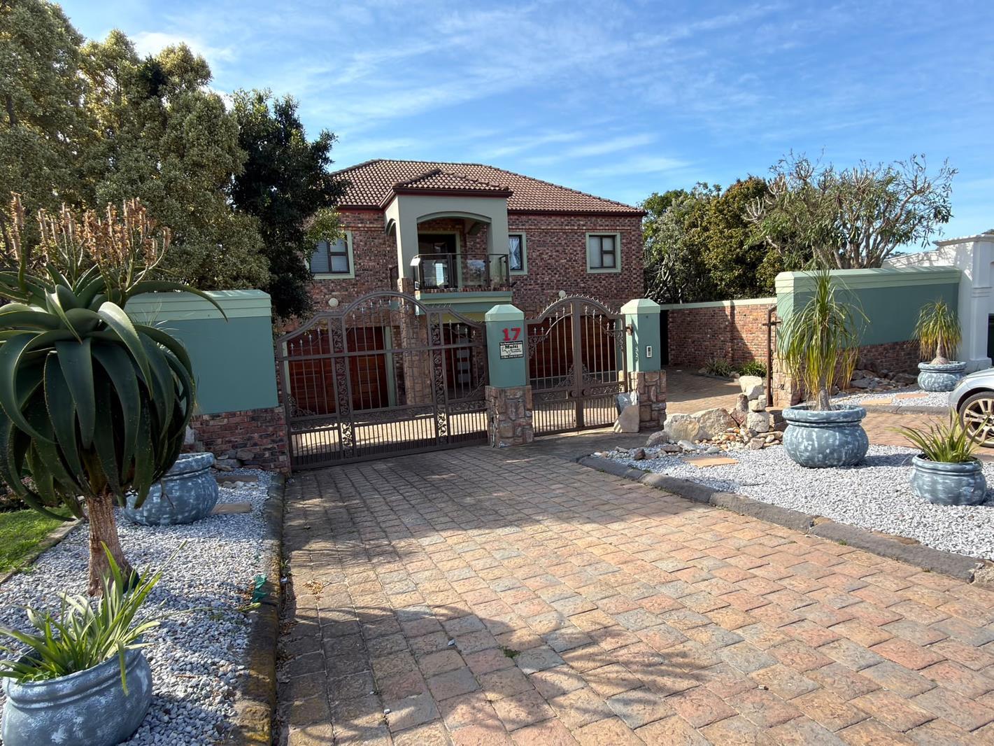 6 Bedroom House in West Bank