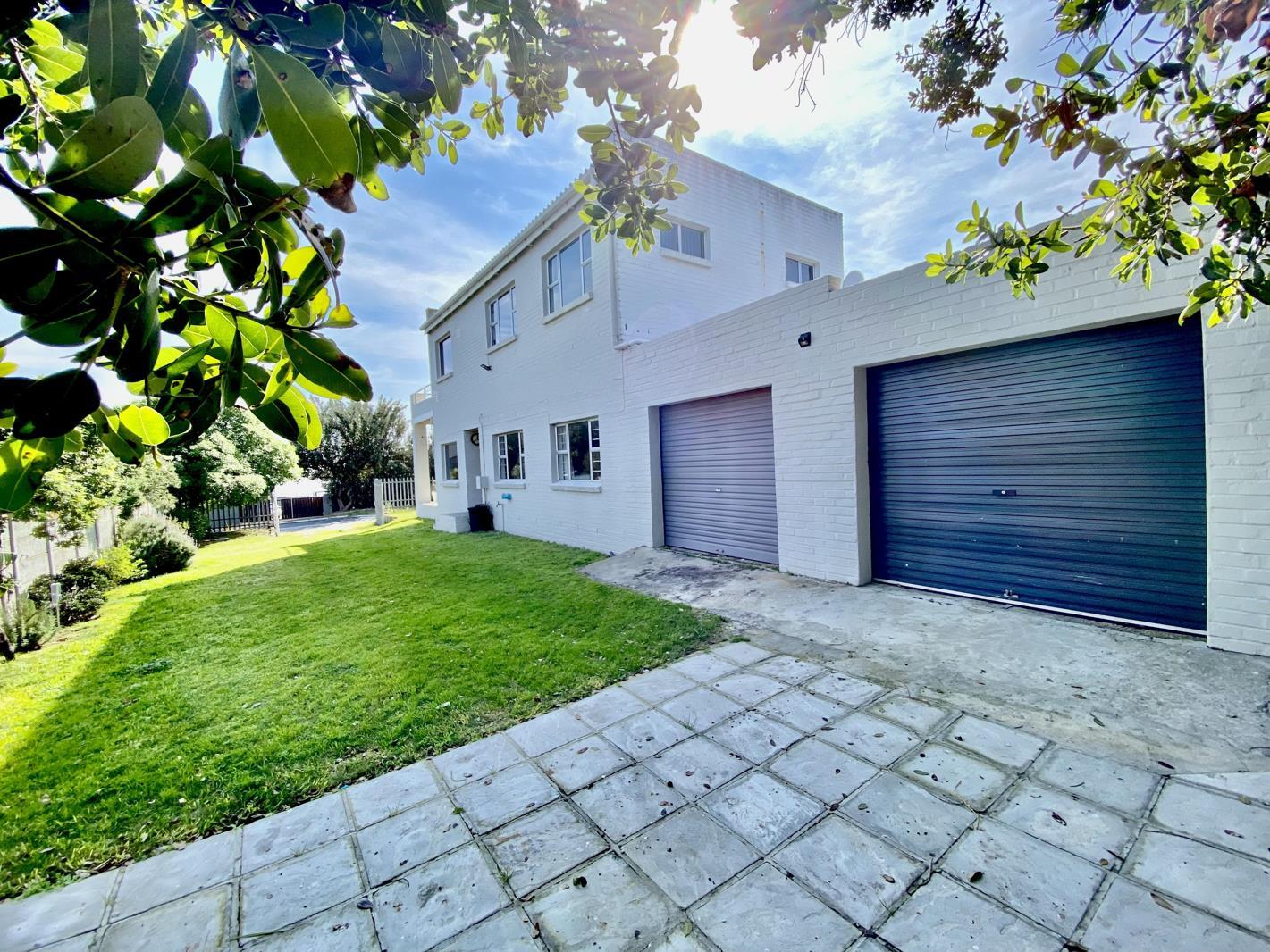 4 Bedroom House in De Kelders