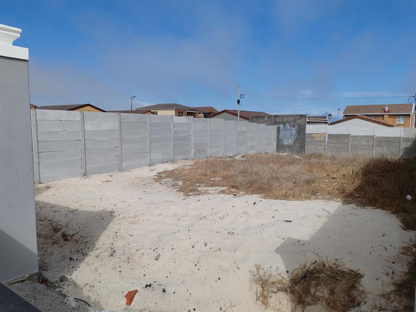 203 m² Land available in Strandfontein