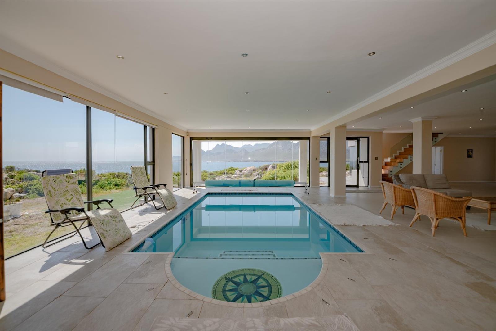 5 Bedroom House in Pringle Bay