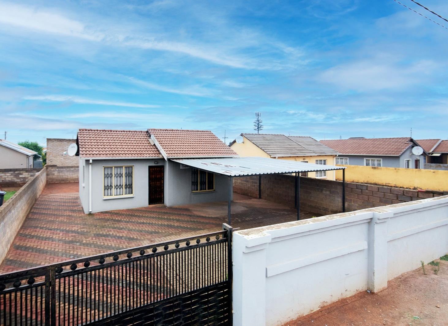 2 Bedroom House in Protea Glen