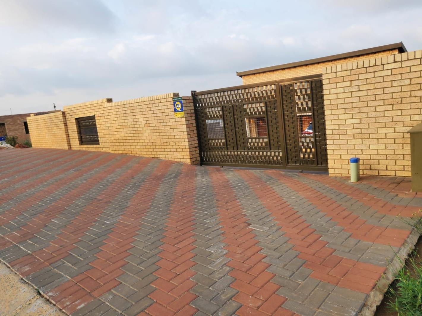 5 Bedroom House in Lenasia South