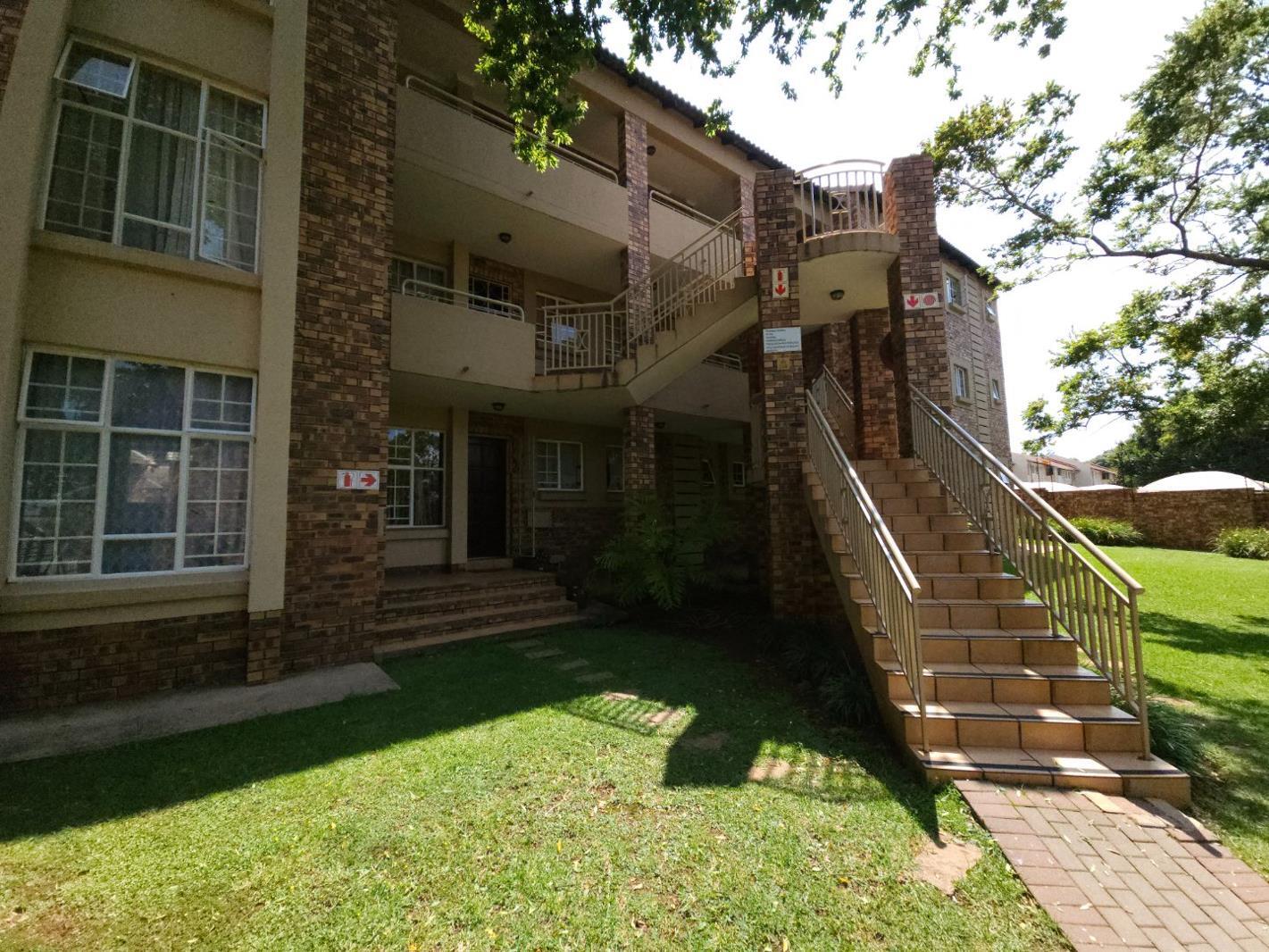 2 Bedroom Apartment in Die Hoewes