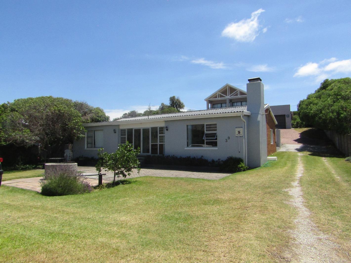 4 Bedroom House in Kleinbaai
