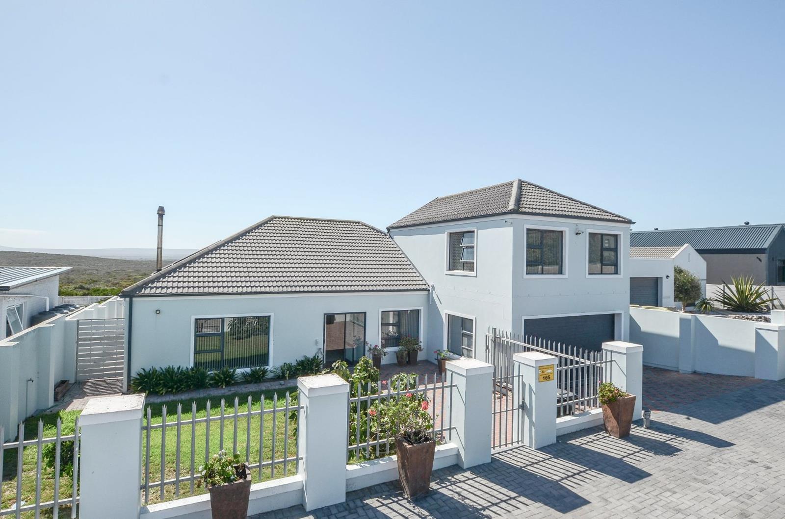 4 Bedroom House in Yzerfontein