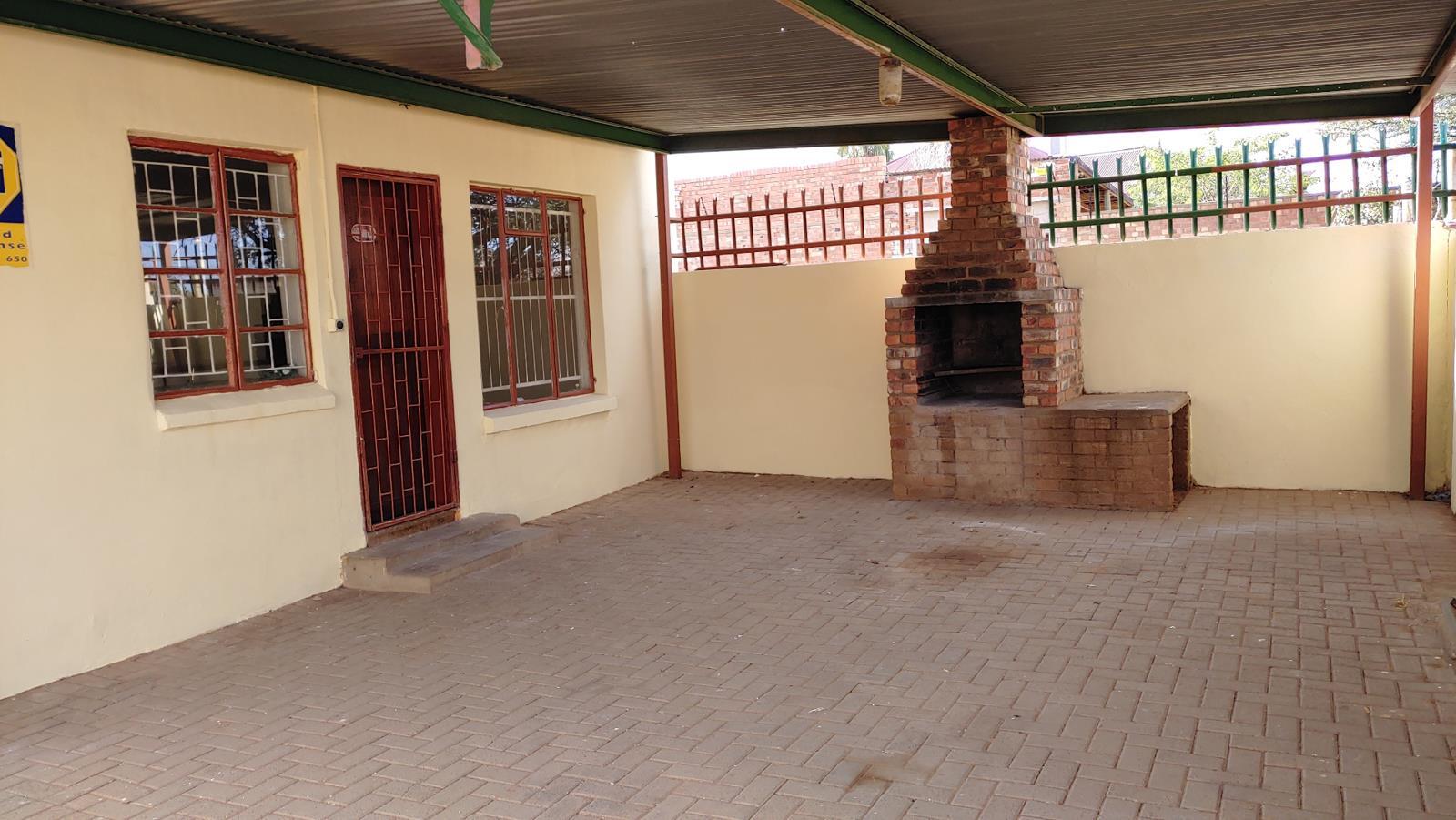 2 Bedroom Apartment in Beaconsfield